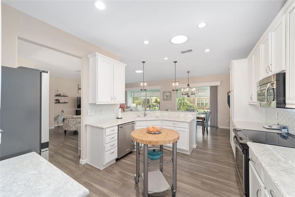 Active With Contract: $398,897 (3 beds, 2 baths, 1958 Square Feet)