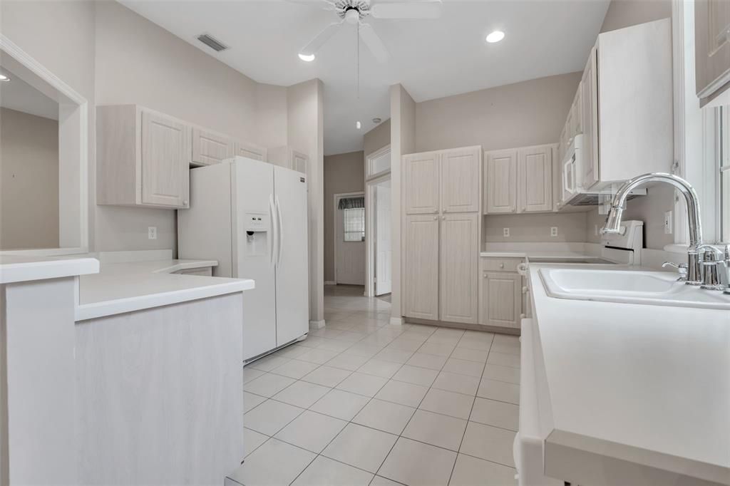 For Sale: $364,000 (2 beds, 2 baths, 1939 Square Feet)