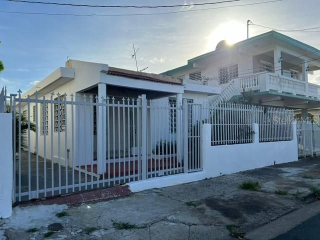 Activo con contrato: $158,000 (4 camas, 3 baños, 1000 Pies cuadrados)