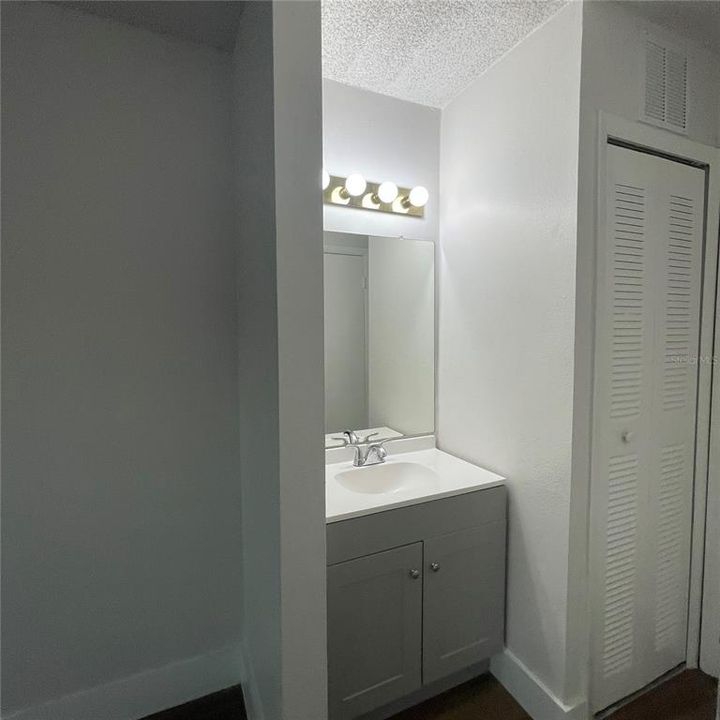 For Rent: $1,400 (1 beds, 1 baths, 552 Square Feet)