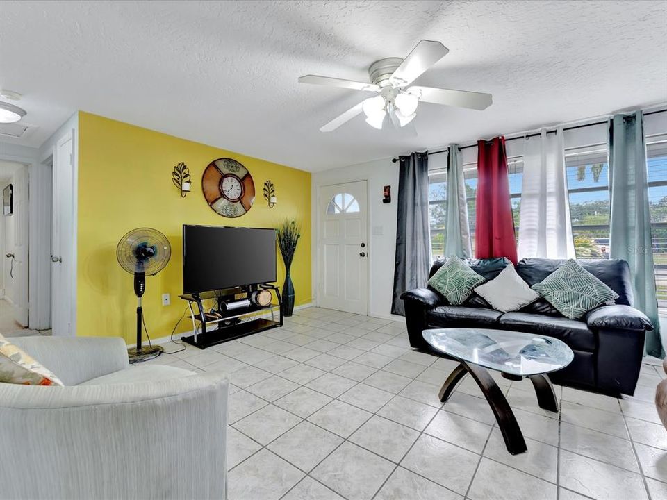 For Sale: $330,000 (3 beds, 2 baths, 1013 Square Feet)