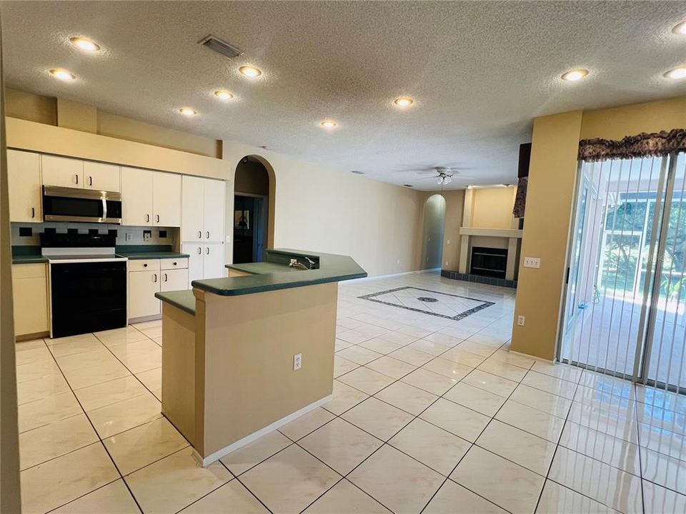 For Rent: $3,850 (4 beds, 3 baths, 2602 Square Feet)