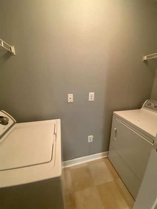 Active With Contract: $1,549 (2 beds, 2 baths, 1133 Square Feet)