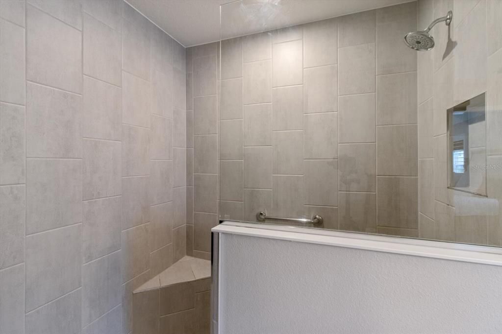 Walk in Tiled Shower w/ Wall Niche & Corner Seat