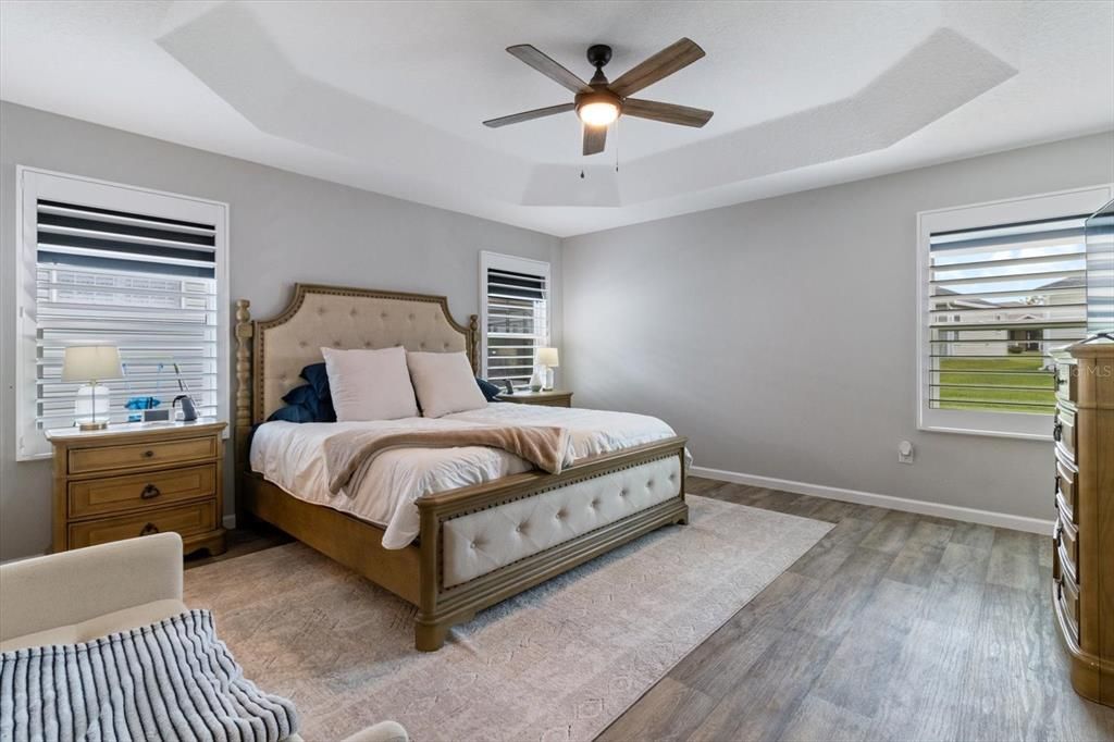 Master Bedroom w/ Tray Ceiling, Walk In Closet & Ensuite