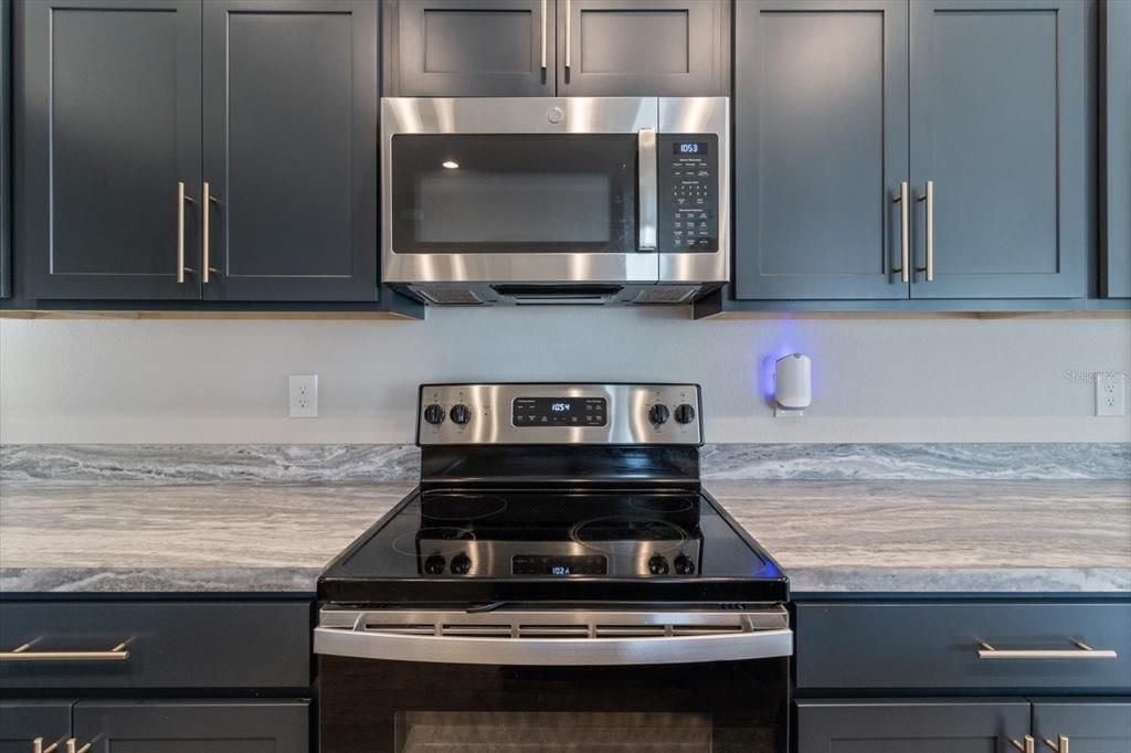 Electric Range w/ Microwave Hood