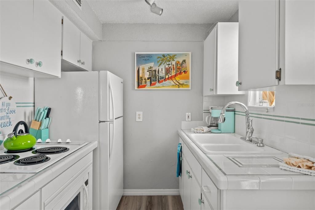 For Sale: $465,000 (1 beds, 1 baths, 420 Square Feet)