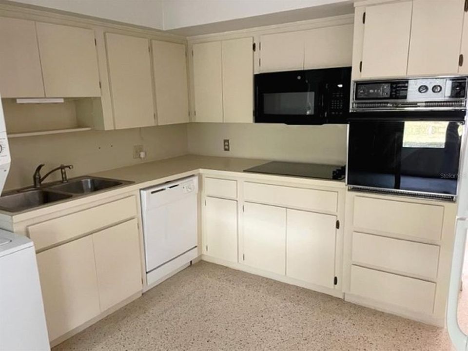 For Sale: $170,000 (2 beds, 1 baths, 1125 Square Feet)