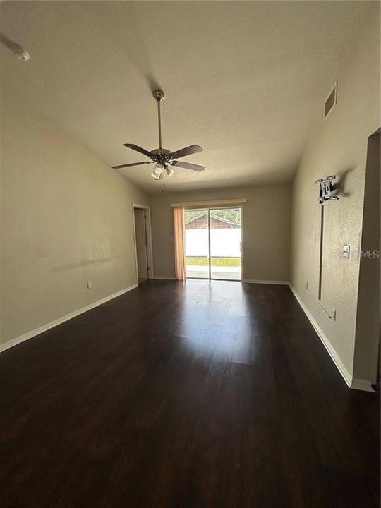 For Rent: $2,000 (3 beds, 2 baths, 1108 Square Feet)