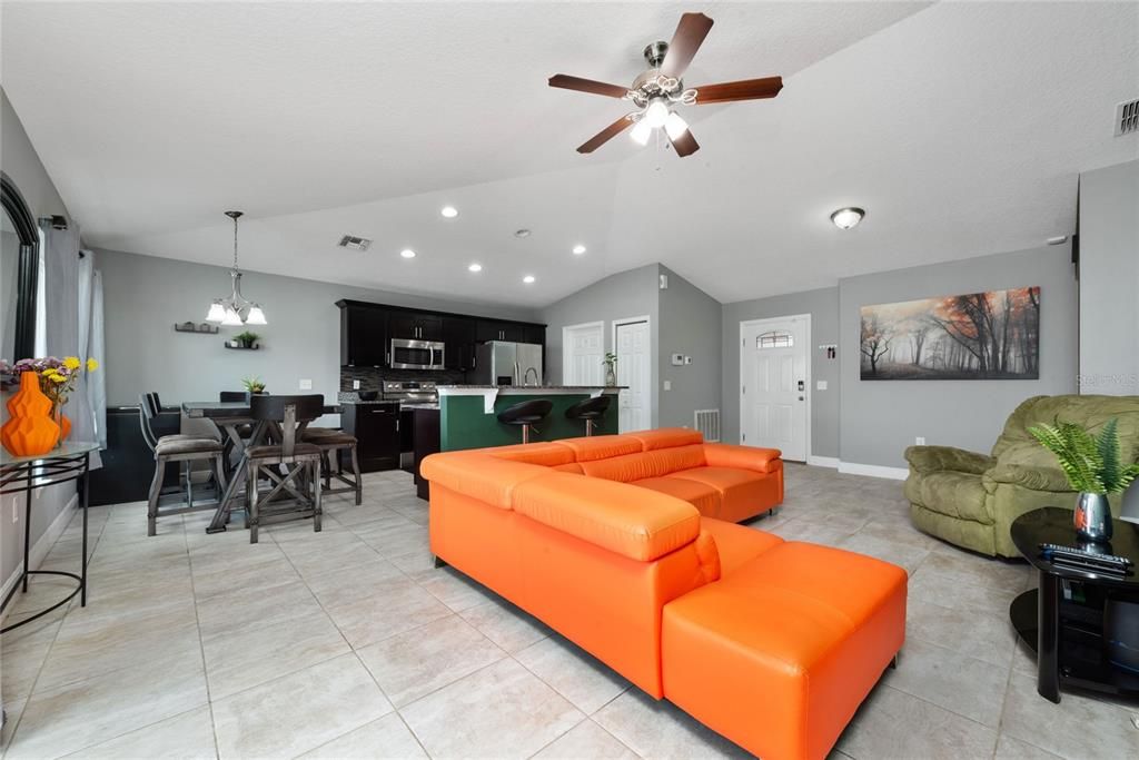 For Sale: $297,990 (3 beds, 2 baths, 1263 Square Feet)