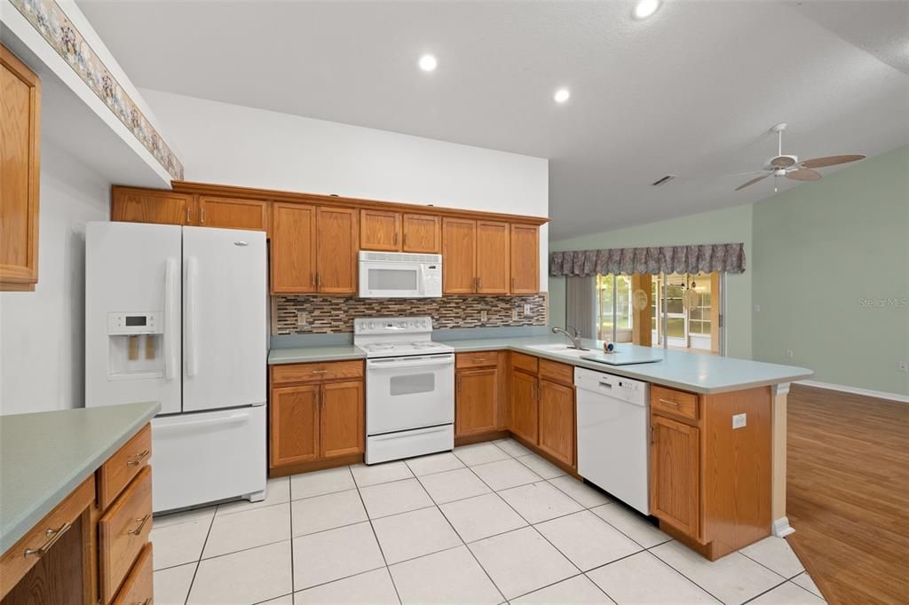 For Sale: $318,000 (3 beds, 2 baths, 1355 Square Feet)