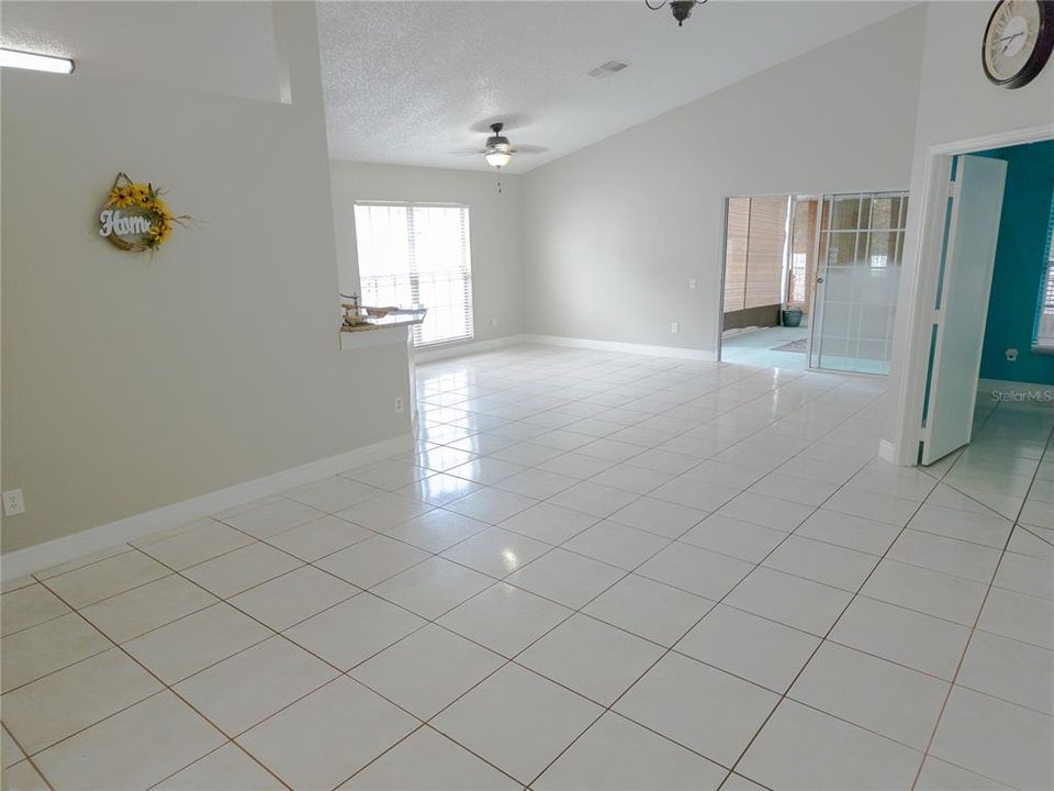 For Rent: $2,300 (3 beds, 2 baths, 1404 Square Feet)