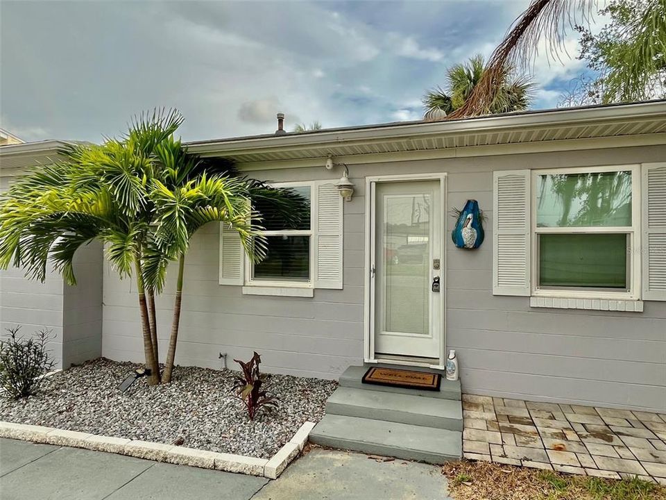 For Sale: $339,900 (2 beds, 1 baths, 1022 Square Feet)