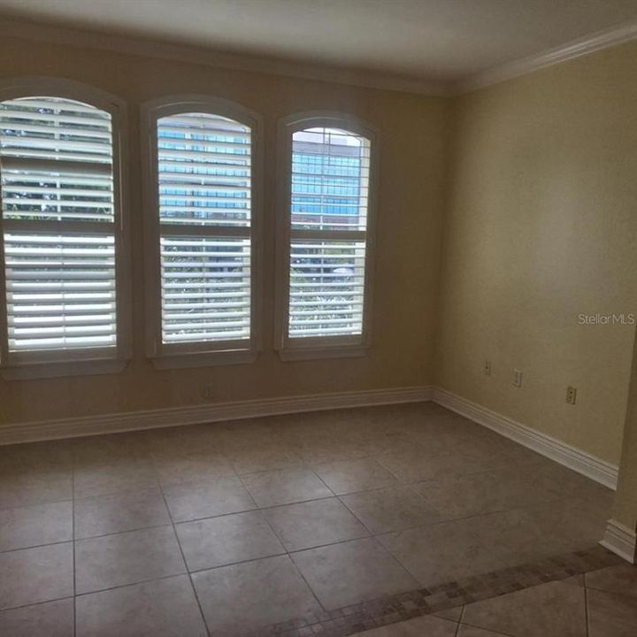 For Rent: $1,750 (1 beds, 1 baths, 890 Square Feet)