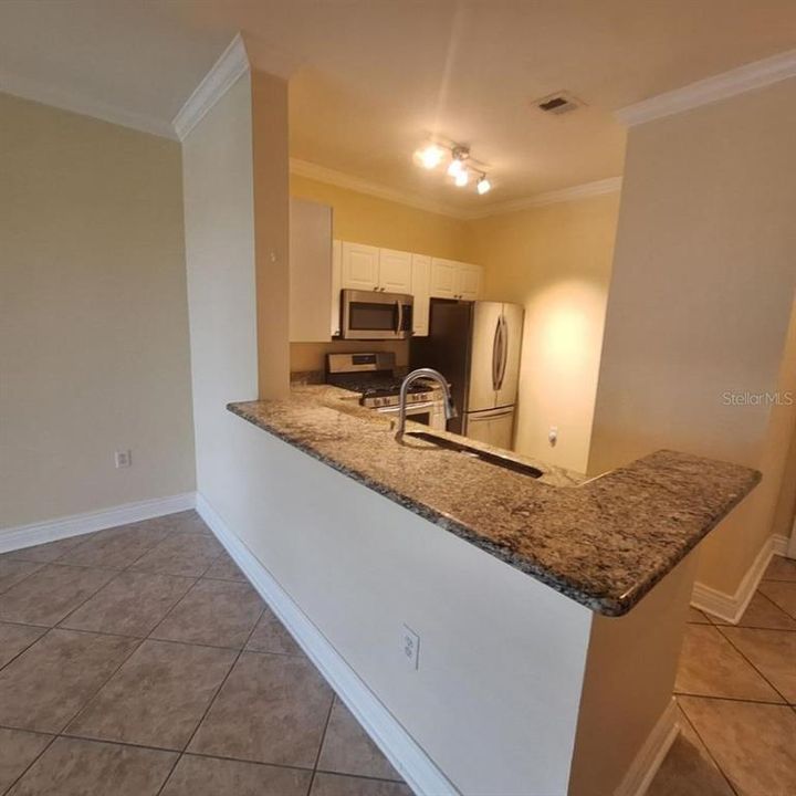 For Rent: $1,750 (1 beds, 1 baths, 890 Square Feet)