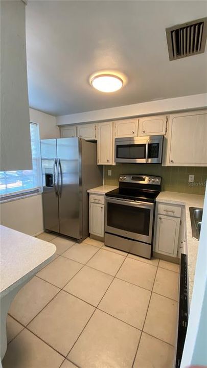 For Sale: $128,000 (2 beds, 1 baths, 831 Square Feet)