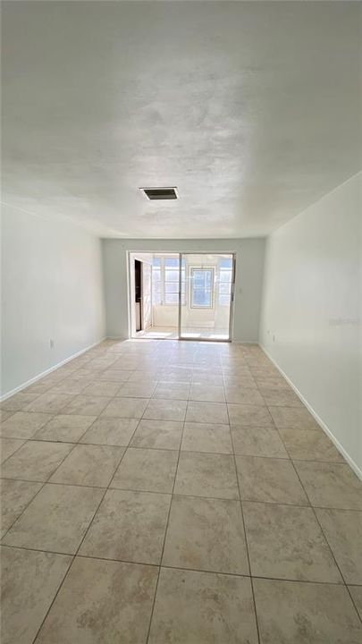 For Sale: $128,000 (2 beds, 1 baths, 831 Square Feet)