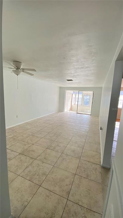 For Sale: $128,000 (2 beds, 1 baths, 831 Square Feet)