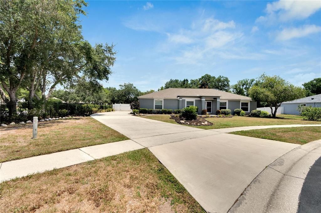 For Sale: $425,000 (3 beds, 2 baths, 1750 Square Feet)