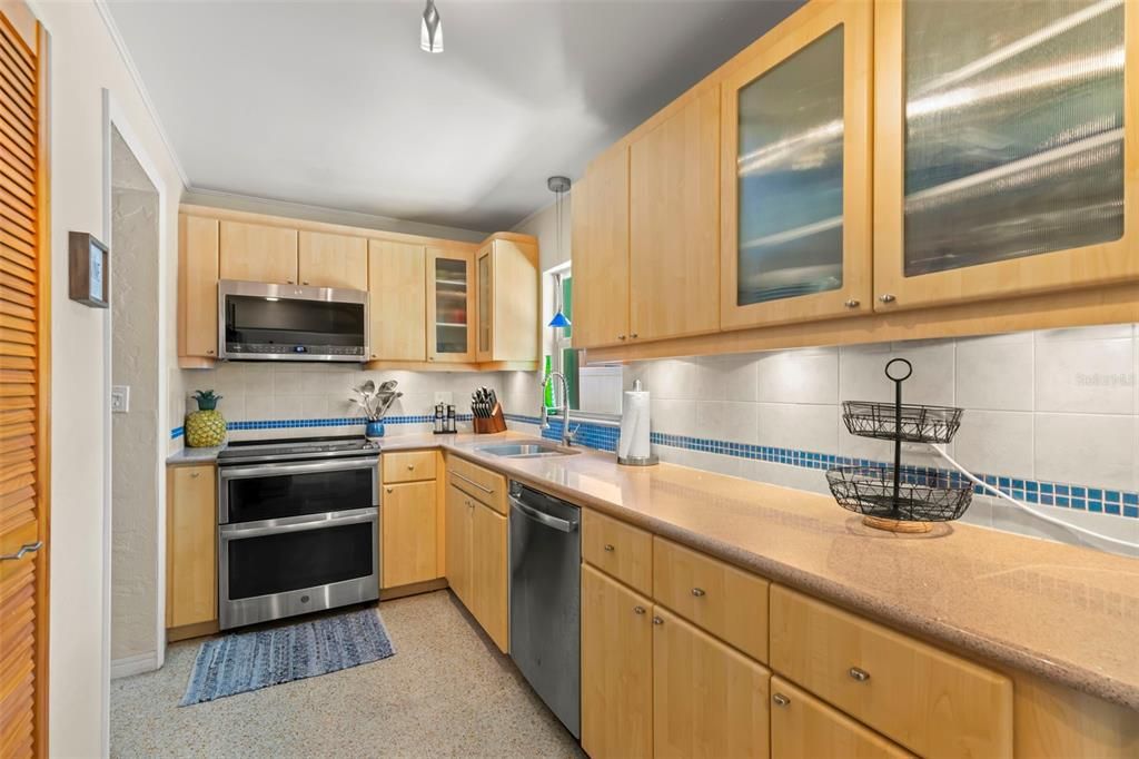 For Sale: $599,900 (2 beds, 1 baths, 1100 Square Feet)