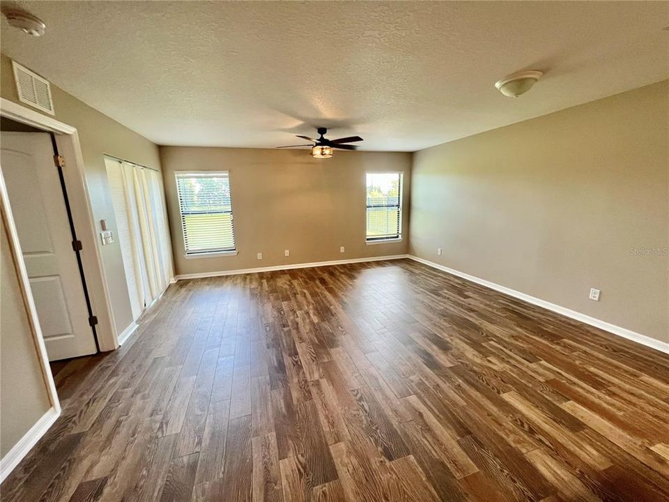 For Rent: $2,125 (3 beds, 2 baths, 1356 Square Feet)