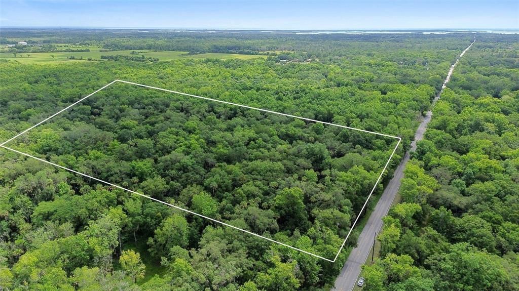 На продажу: $320,000 (5.39 acres)