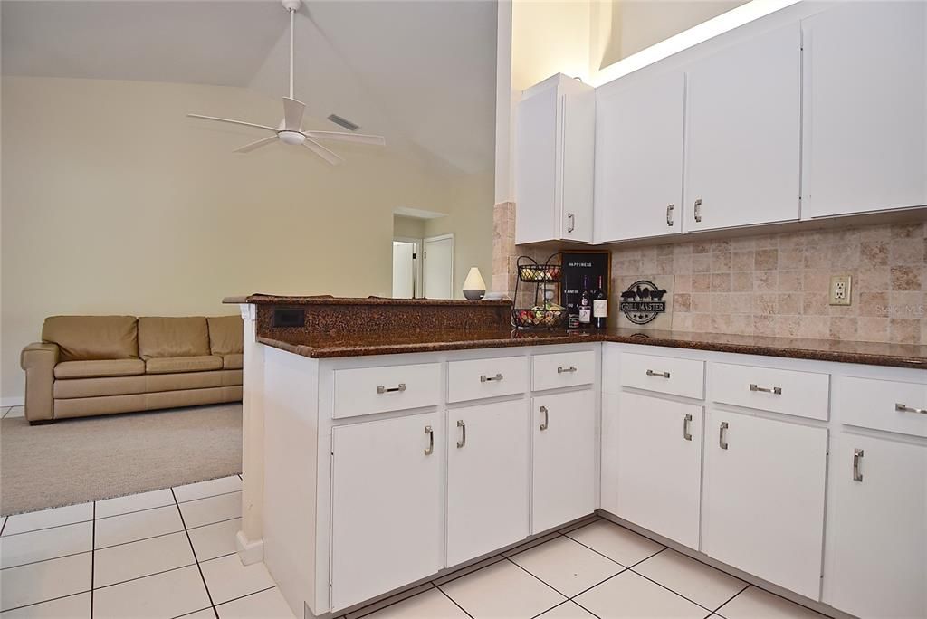 Kitchen | 5620 Wilde Oak Way, Sarasota, FL 34232