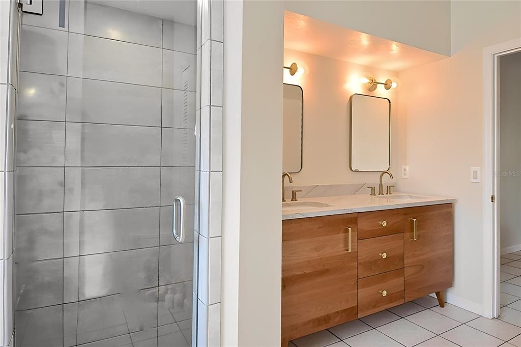 Primary Bathroom | 5620 Wilde Oak Way, Sarasota, FL 34232