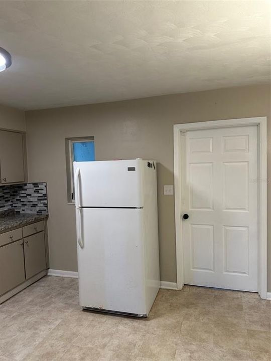 For Rent: $1,400 (2 beds, 1 baths, 943 Square Feet)