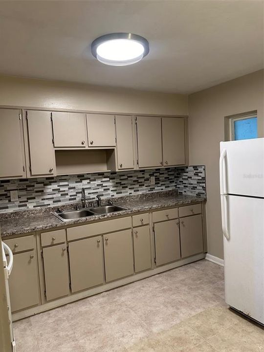 For Rent: $1,400 (2 beds, 1 baths, 943 Square Feet)