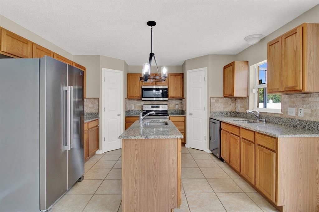 Active With Contract: $409,900 (4 beds, 2 baths, 2860 Square Feet)