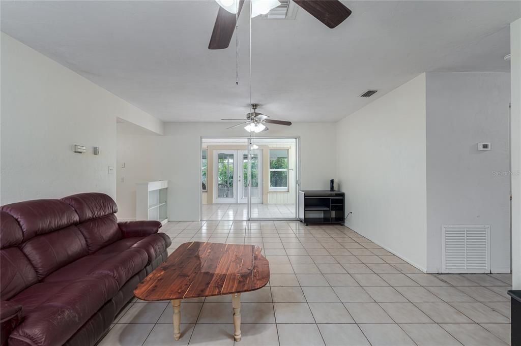 For Sale: $378,000 (3 beds, 2 baths, 1599 Square Feet)