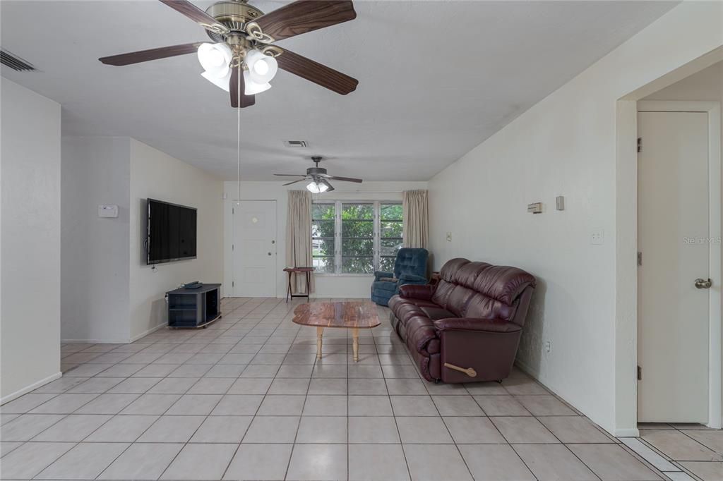 For Sale: $378,000 (3 beds, 2 baths, 1599 Square Feet)