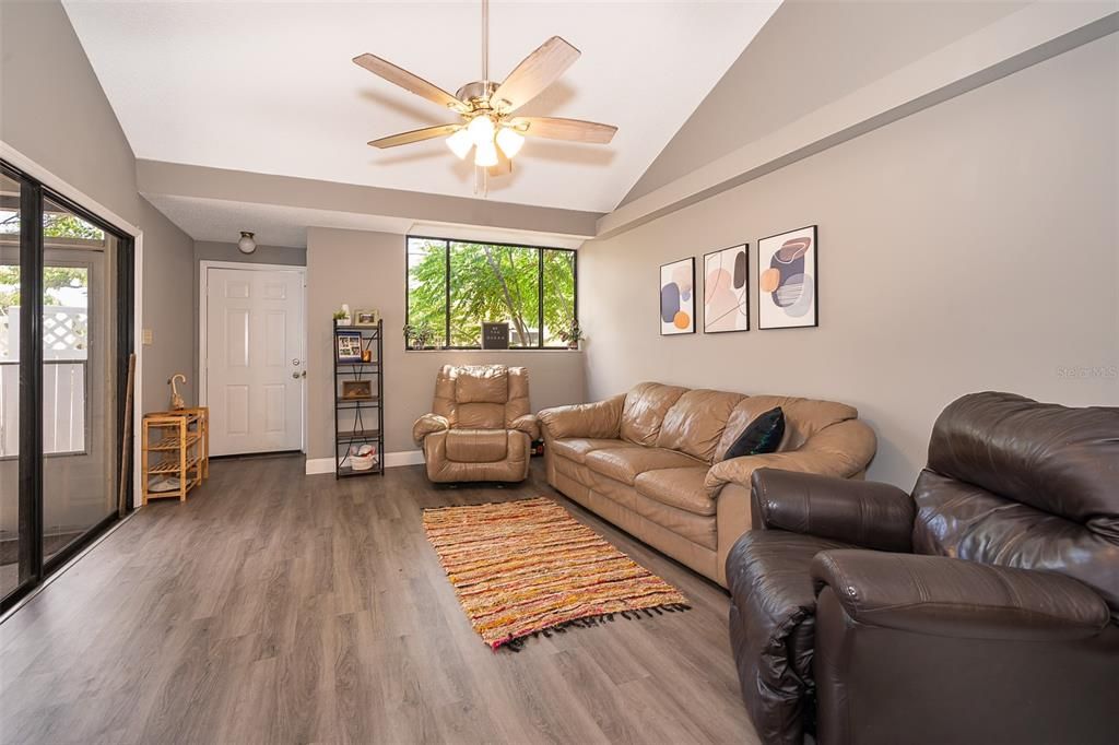 For Sale: $299,900 (3 beds, 2 baths, 1481 Square Feet)