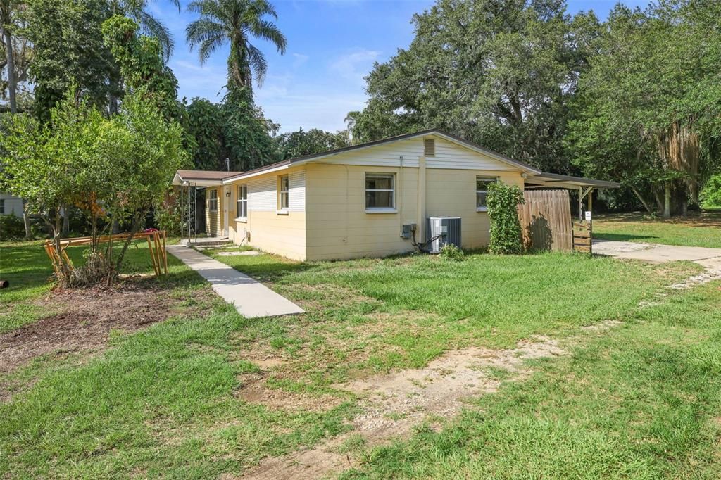 For Sale: $285,000 (3 beds, 2 baths, 1056 Square Feet)