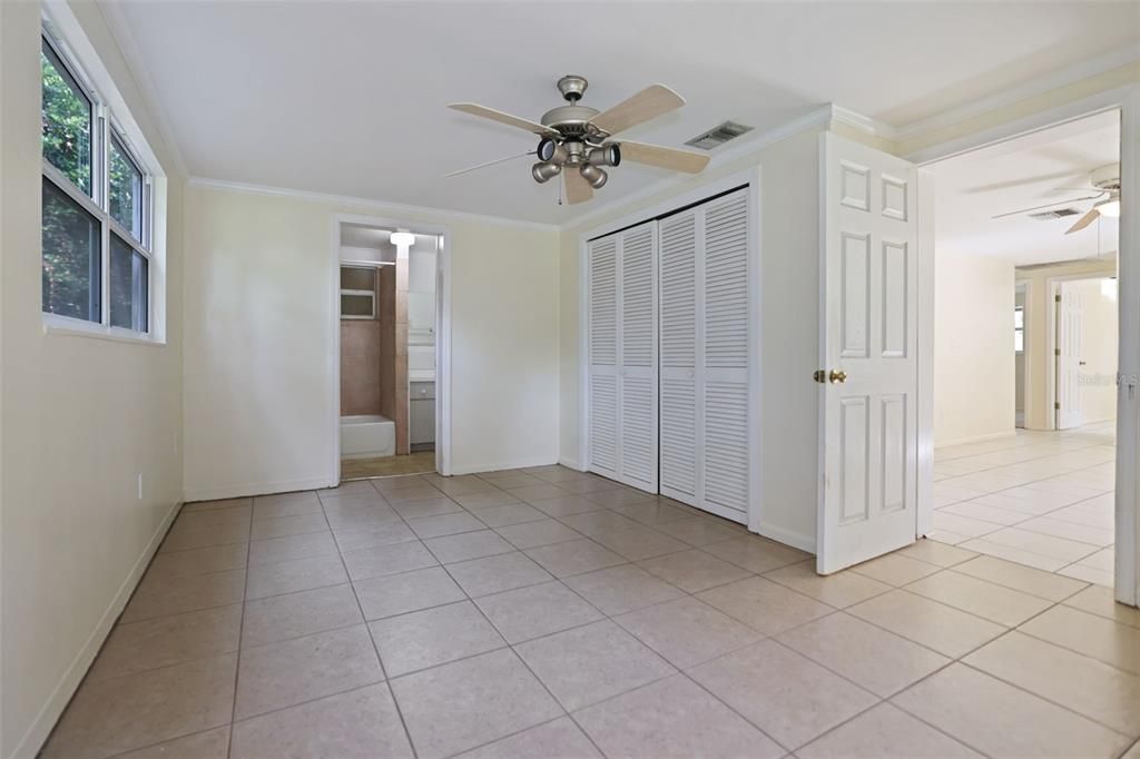 For Sale: $285,000 (3 beds, 2 baths, 1056 Square Feet)