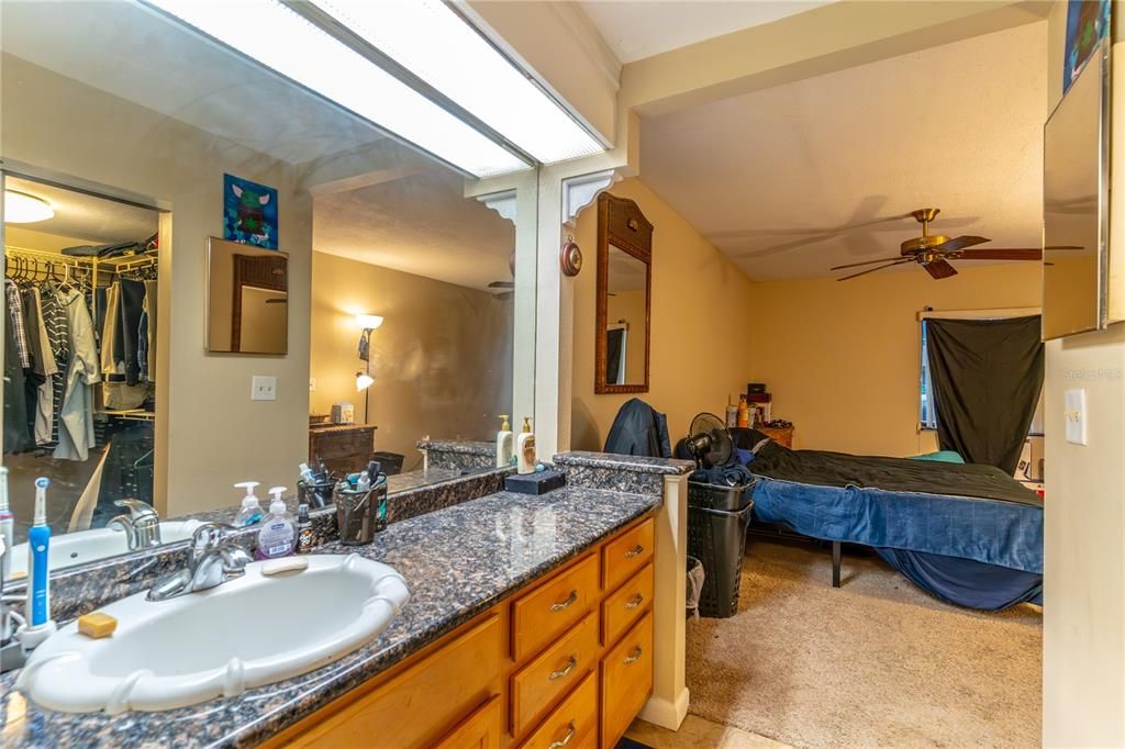 For Sale: $224,900 (2 beds, 2 baths, 1048 Square Feet)