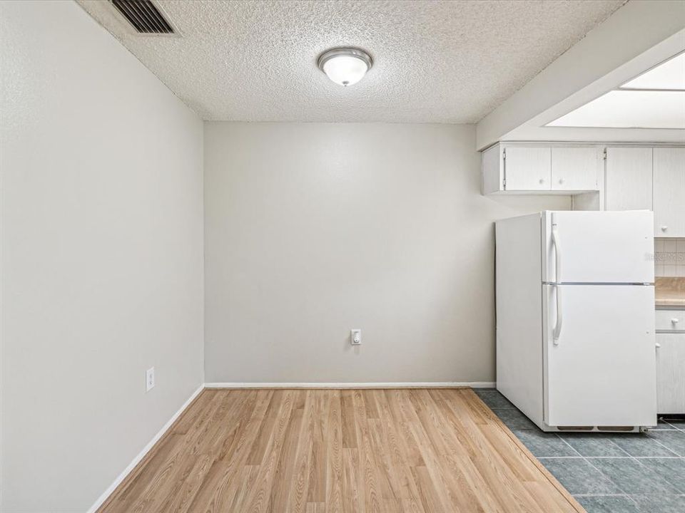 For Sale: $135,000 (2 beds, 1 baths, 825 Square Feet)