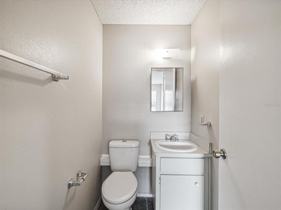 For Sale: $135,000 (2 beds, 1 baths, 825 Square Feet)