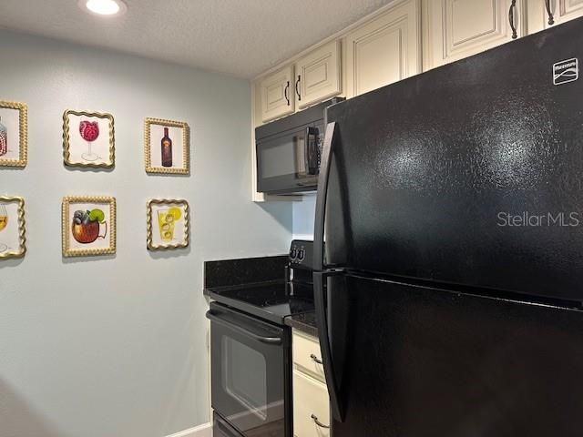 For Sale: $449,000 (2 beds, 2 baths, 1240 Square Feet)