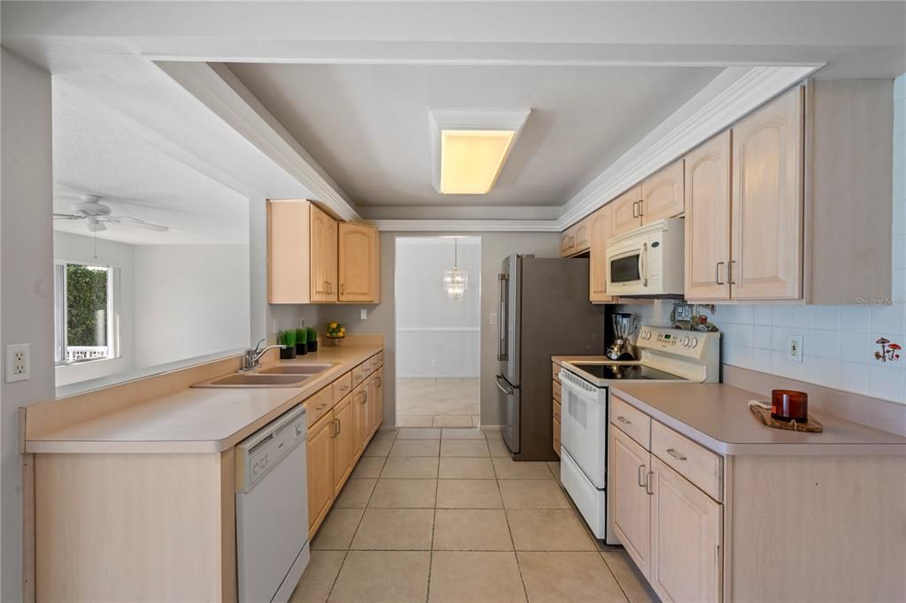 For Sale: $405,000 (2 beds, 2 baths, 1776 Square Feet)