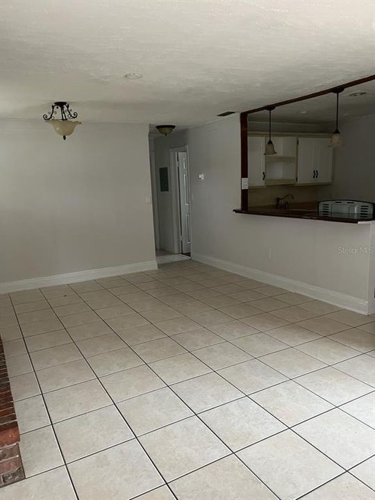 Active With Contract: $1,700 (2 beds, 1 baths, 750 Square Feet)