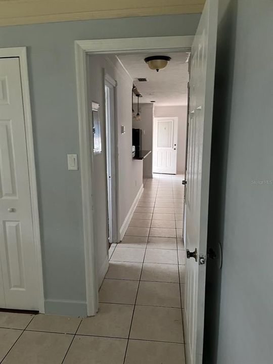 Active With Contract: $1,700 (2 beds, 1 baths, 750 Square Feet)