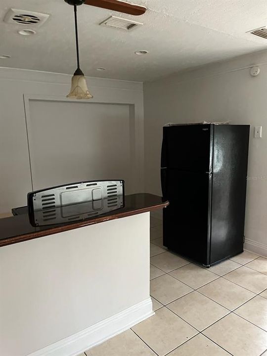 Active With Contract: $1,700 (2 beds, 1 baths, 750 Square Feet)