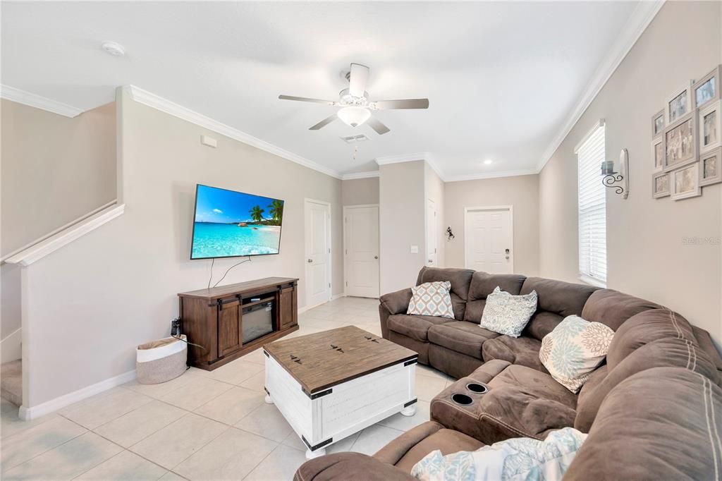 Active With Contract: $299,900 (2 beds, 2 baths, 1541 Square Feet)