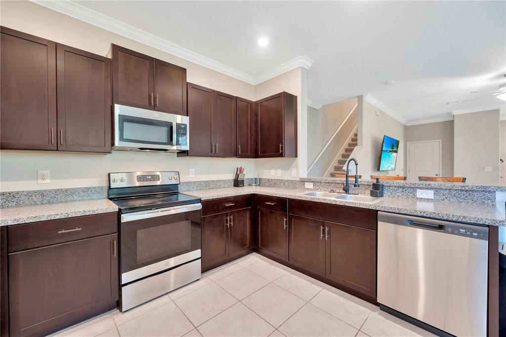 For Sale: $299,900 (2 beds, 2 baths, 1541 Square Feet)