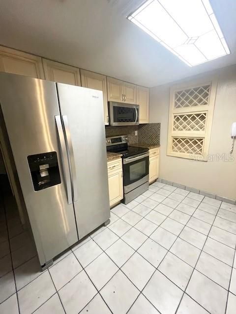 For Rent: $3,000 (3 beds, 2 baths, 1582 Square Feet)