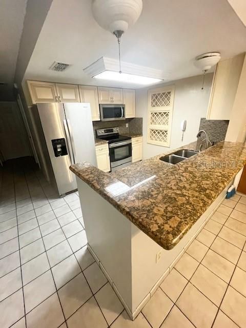 For Rent: $3,000 (3 beds, 2 baths, 1582 Square Feet)