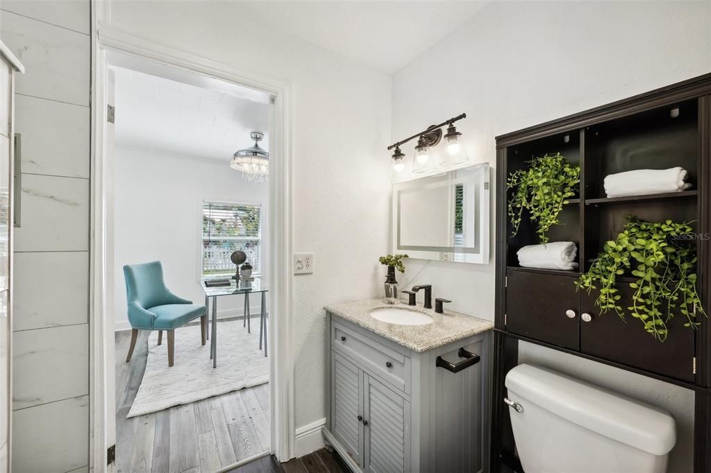 For Sale: $369,000 (2 beds, 1 baths, 1053 Square Feet)