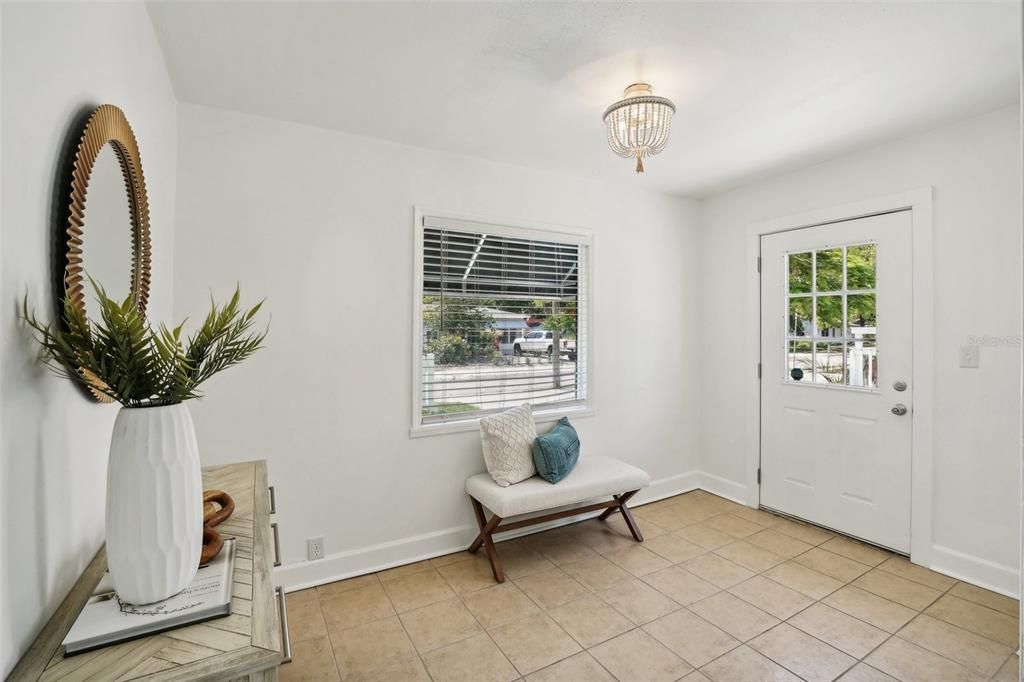 For Sale: $369,000 (2 beds, 1 baths, 1053 Square Feet)